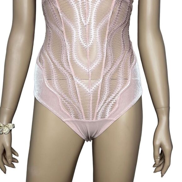 NWT Wolford Esmeralda String Body Rose Powder Pink 8 D-cup M - Picture 4 of 15
